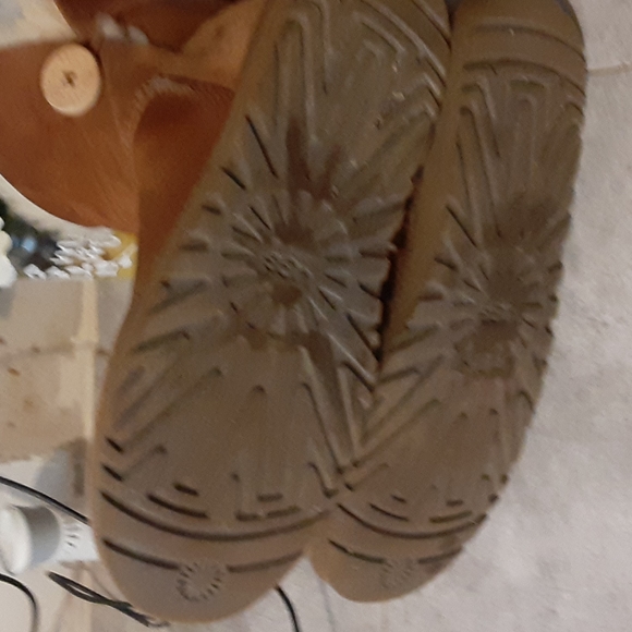 UGG size 8 - Picture 5 of 5